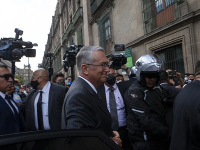 Salinas Pliego: "El virus no va a desaparecer mañana y yo pienso aprender a vivir