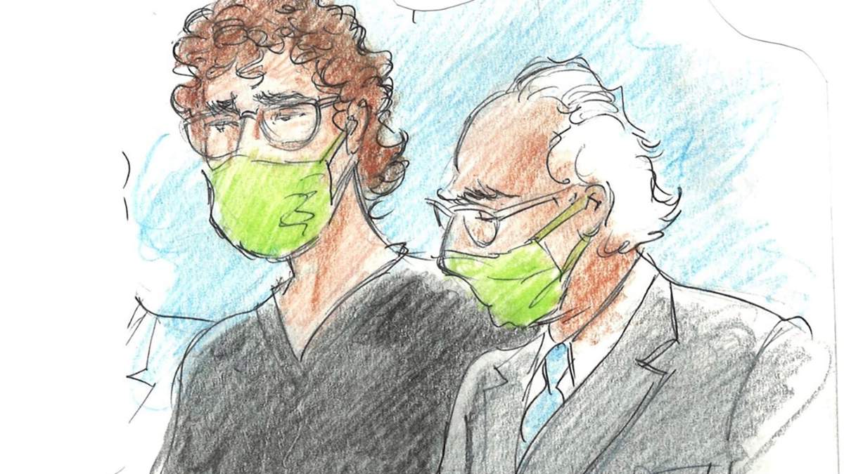 Un dibujo de la corte que muestra a Patrick Crusius (izq.) con su abogado