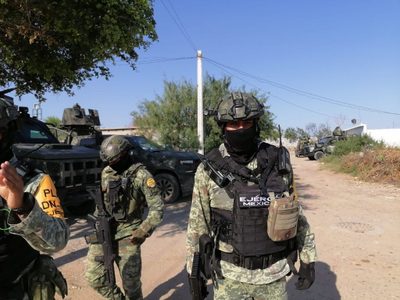 En Nuevo Laredo denuncian que restos de mujeres “masacradas” por el Ejército van a fosa común