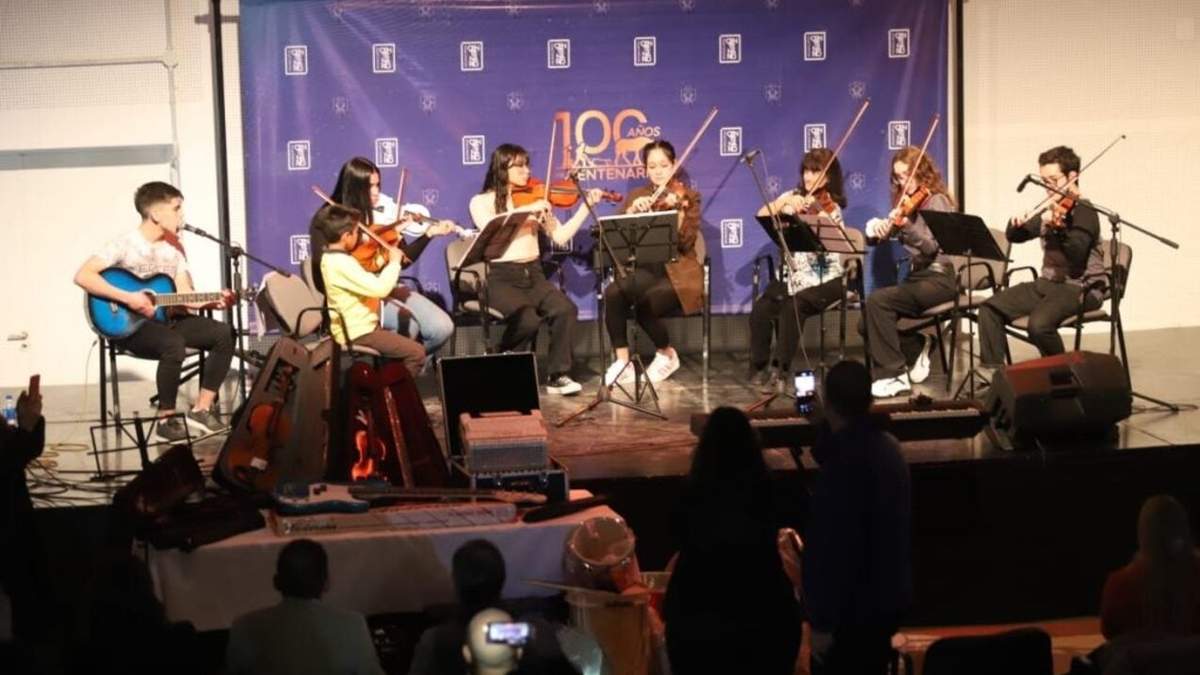 “Fundar una orquesta no solamente es llevar los instrumentos sino acompañar con las tutorías“. Fuente: (Facebook)