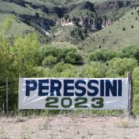 Aparecieron carteles de Peressini y se especula con una posible candidatura en 2023