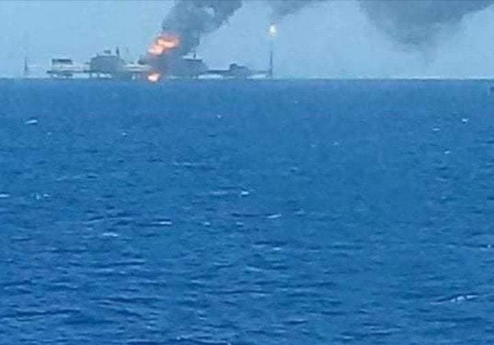 Incendio en plataforma de Pemex