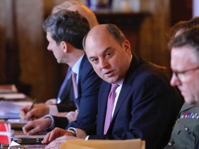 Reino Unido está listo para patear a Putin como pasó con el zar Nicolás I: Ministro de Defensa