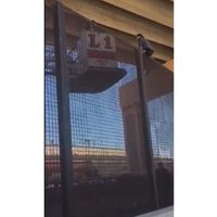 Migrante embarazada escala muro fronterizo con EU, pero queda atrapada
