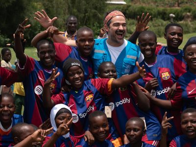 "Sólo hay comida hasta mayo": Alfonso Herrera advierte sobre crisis de refugiados en Uganda