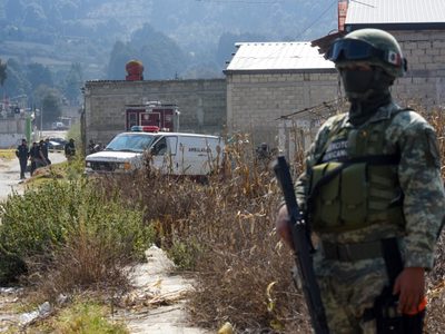 Hallan diez cuerpos desmembrados bajo piso de concreto