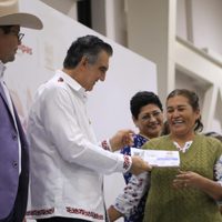 Entrega Américo tarjetas de Pensión Mujeres Bienestar; llegará a 93 mil tamaulipecas