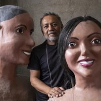 No son muñecas, sino cultura viva: un artesano lleva la historia oaxaqueña a las calles de México