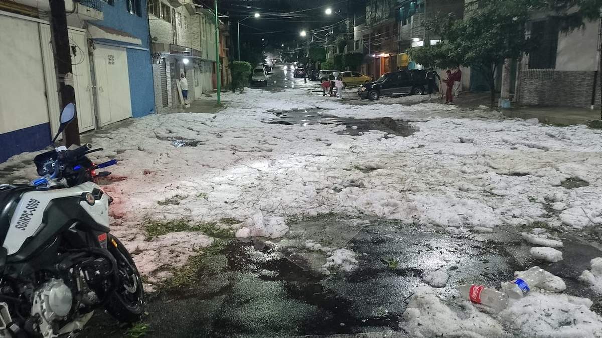 Acumulación de granizo en la colonia Isidro Fabela en Tlalpan