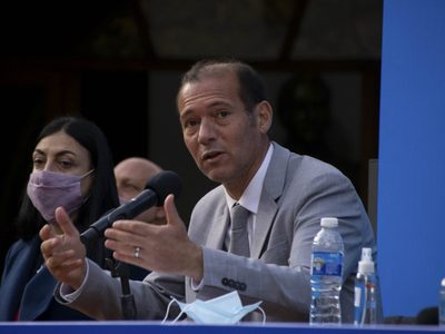 La Provincia firmó un convenio para adquirir notebooks destinadas a estudiantes secundarios