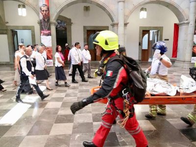 “Un lesionado y un muerto”, supuestamente, en simulación de sismo en Palacio Nacional