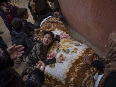 Israel rechaza llamados a cese de fuego al tiempo que combate con Hamás frente a hospital