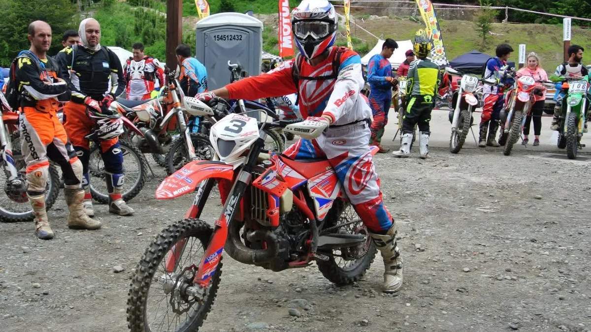 Un corredor en una edición pasada del Enduro Patagónico. Fuente: (Twitter)