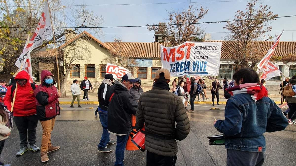Manifestantes de MST Teresa Vive frente a la sede de Desarrollo Social de Nación. Fuente (Javier Manzano)