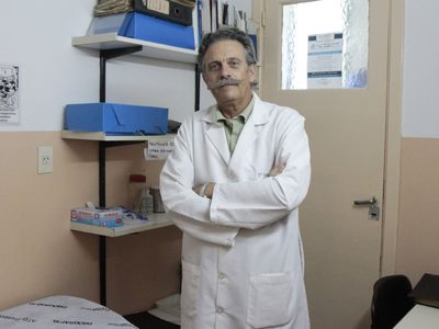 La explicación de un infectólogo por el récord de casos: “Se cayó el sistema durante 24 horas"