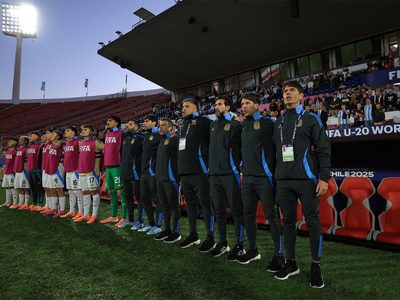 Diego Placente se robó el show con el partido liquidado ante México
