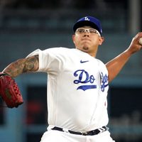 Julio Urías es arrestado por violencia doméstica en Los Ángeles