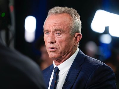 Robert F. Kennedy Jr. es investigado por recoger una ballena muerta