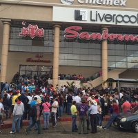 Toman maestros cuatro plazas comerciales en Tuxtla Gutiérrez
