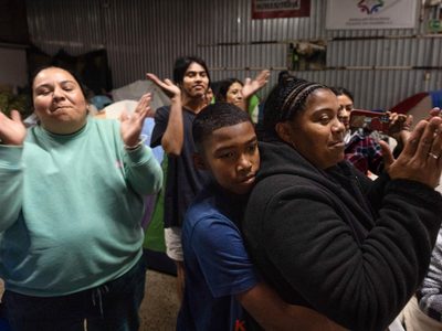 Migrantes varados en México intentan comenzar una nueva vida fuera de EU