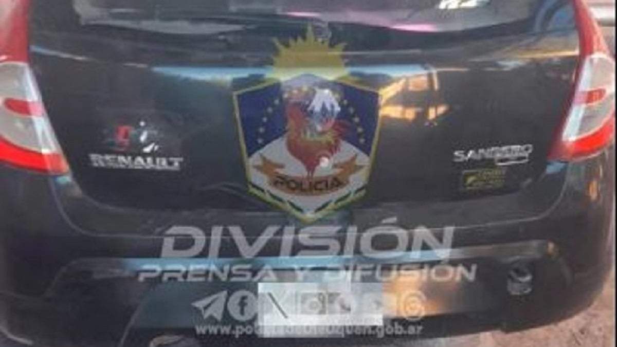 La carrocería del Renault Sandero que los delincuentes habían desmantelado. Fuente: (Policía de Neuquén)