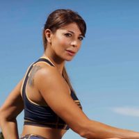 Desde un ángulo revelador, Gustavo Conti fotografió a Ximena Capristo al borde de la pileta