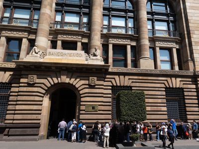 Banxico se queda corto: da remanente de 18 mil millones de pesos al gobierno de Sheinbaum