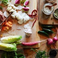 Cooperativa de mujeres reparte comida a domicilio en España