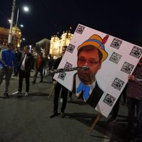 Protestan en Belgrado por supuestas irregularidades en las elecciones en Serbia