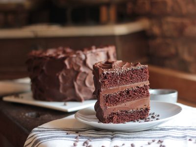 Con solo dos ingredientes: prepará esta irresistible torta de chocolate
