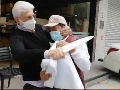 Padre del alcalde Mauricio Tabe amenaza con un cuchillo a inspectores del Invea; ofrece disculpa