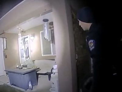 Policías se equivocan de casa y matan a un hombre inocente (Video)