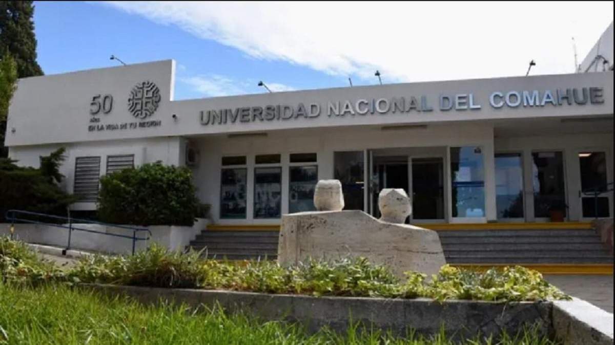 En la Universidad Nacional del Comahue, no comenzará el ciclo lectivo el lunes 13 por el paro de Conadu. Fuente: (Facebook)