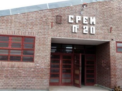 Otra vez sin clases en el CPEM 20 de Cutral Co: denuncian que los balazos atraviesan los vidrios de las aulas