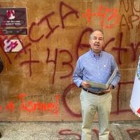Embajador reprocha pintas contra Israel durante protesta de los padres de los 43 de Ayotzinapa