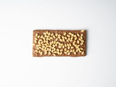 Receta viral: practicá estas barritas de coco, frutilla y chocolate para resolver el postre del fin de semana