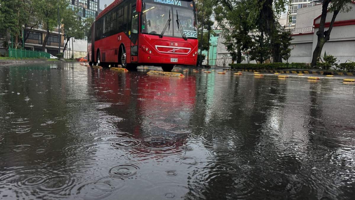 Probabilidad de lluvias con intervalos de chubascos en la Ciudad de México para este jueves