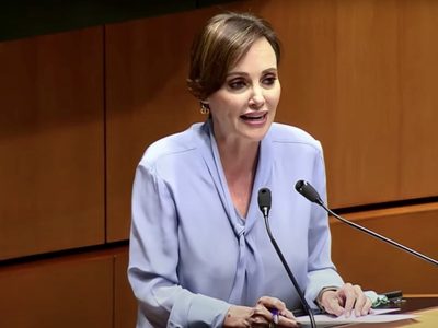 Lilly Téllez arremete contra la 4T por "doblarse a oscuritas" ante Trump