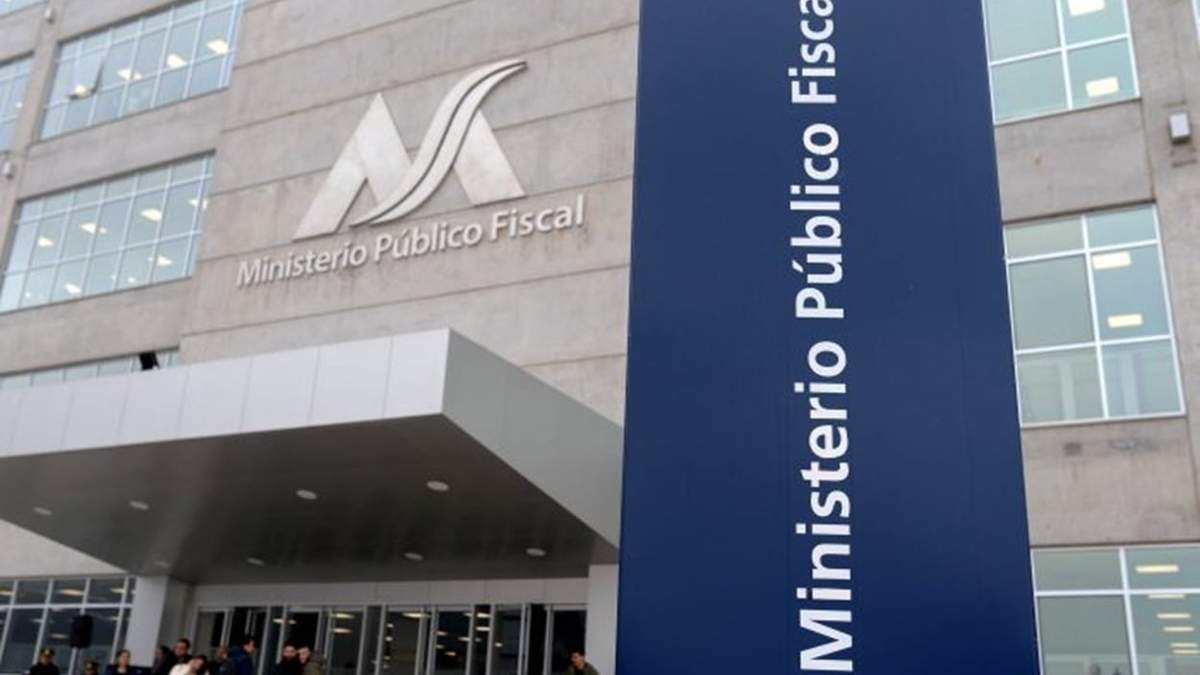 Detuvieron a la madre del adolescente que llevó una réplica de arma a la escuela