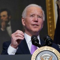 Biden defiende la vacunas de refuerzo en Estados Unidos, pese a la oposición de la OMS