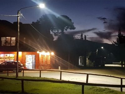 Moquehue: instalaron luminarias led en el centro comercial