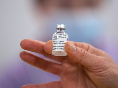 La vacuna de Oxford y AstraZeneca también a la vuelta de la esquina: cuándo llegará al país