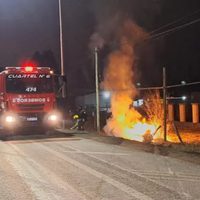 Siniestro fatal  en Avenida Mosconi: una persona murió calcinada tras volcar e incendiarse su auto