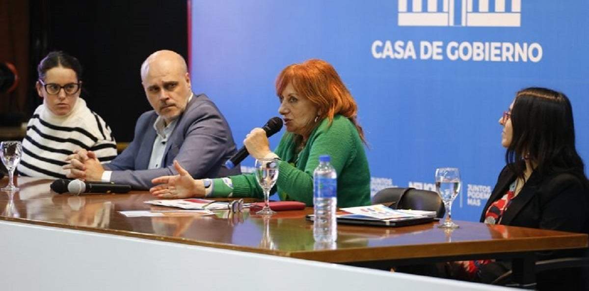 Presentación de la guía acerca del tratamiento de temas de infancia y adolescencia. Fuente (Prensa Gobierno)