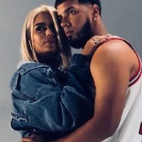 ¡Contrólate! Karol G le pega un empujón a Anuel AA para que la suelte ¿Esta molesta?