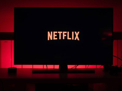 Famosa serie española de Netflix detuvo su rodaje por un caso de coronavirus