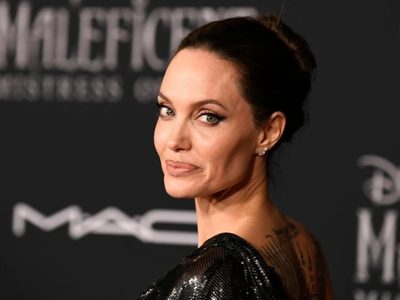 ¡Reina indiscutida! Angelina Jolie modela así en cuarentena y desarma internet. ¡Mirá!