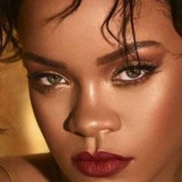 ¡Al rojo vivo! Rihanna emprende en otro rubro y acapara la atención en ajustado látex
