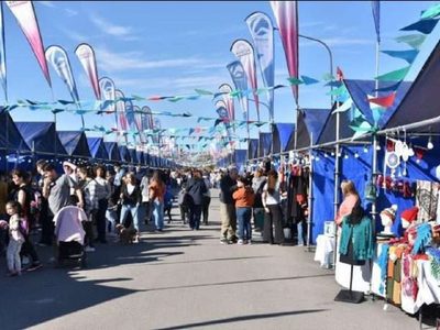 Se viene una nueva edición de la Feria Neuquén Emprende y será con temática navideña
