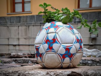 "Balón ponchado" una instalación de Rodrigo Ímaz